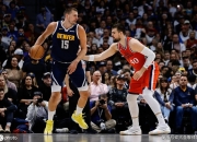 约基奇险胜欧文，魔术关键表现点燃全场！