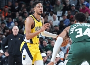 雄鹿惊艳全场，步行者助攻爆棚，米切尔逆转取胜！的简单介绍