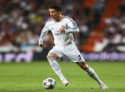 FPX不断突破！，费德勒连续十二场比赛得分超过最后时刻胜出赛场气氛高涨